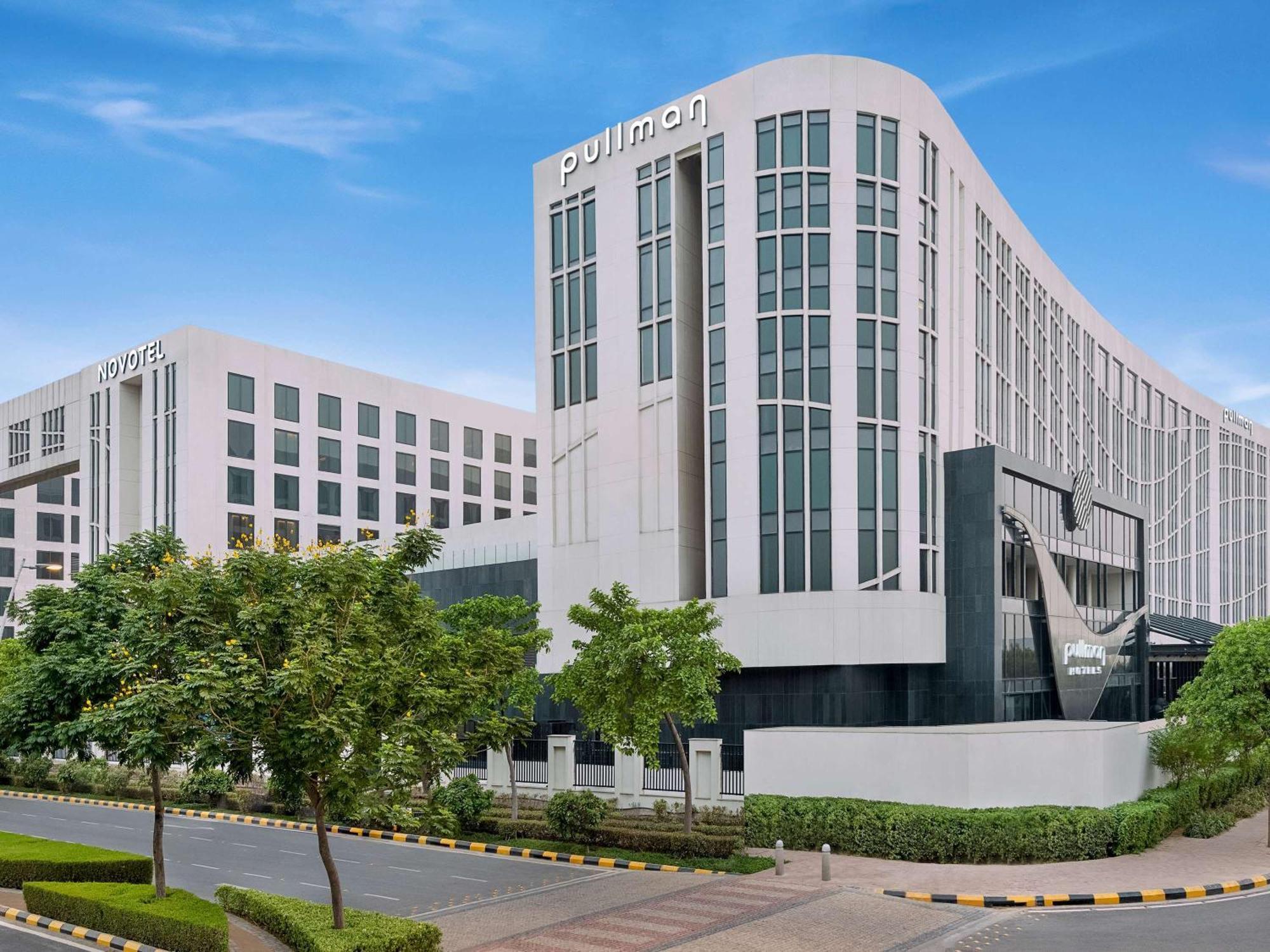 Pullman New Delhi Aerocity Exteriör bild Punan headquarters