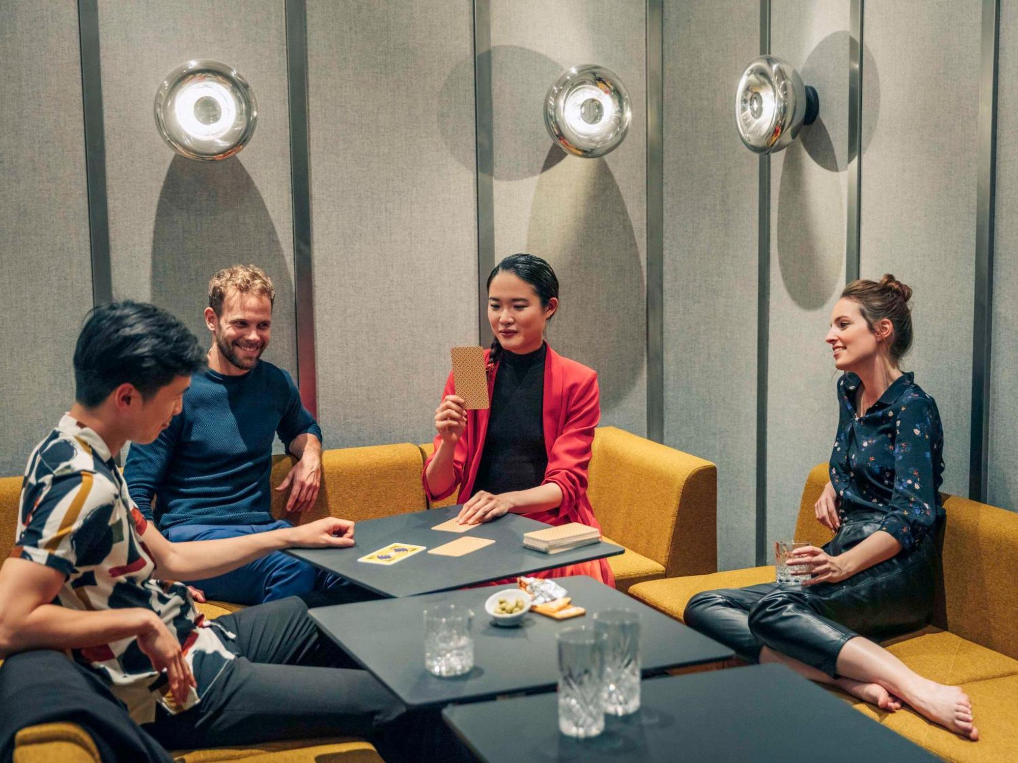 Pullman New Delhi Aerocity Exteriör bild The band in 2019