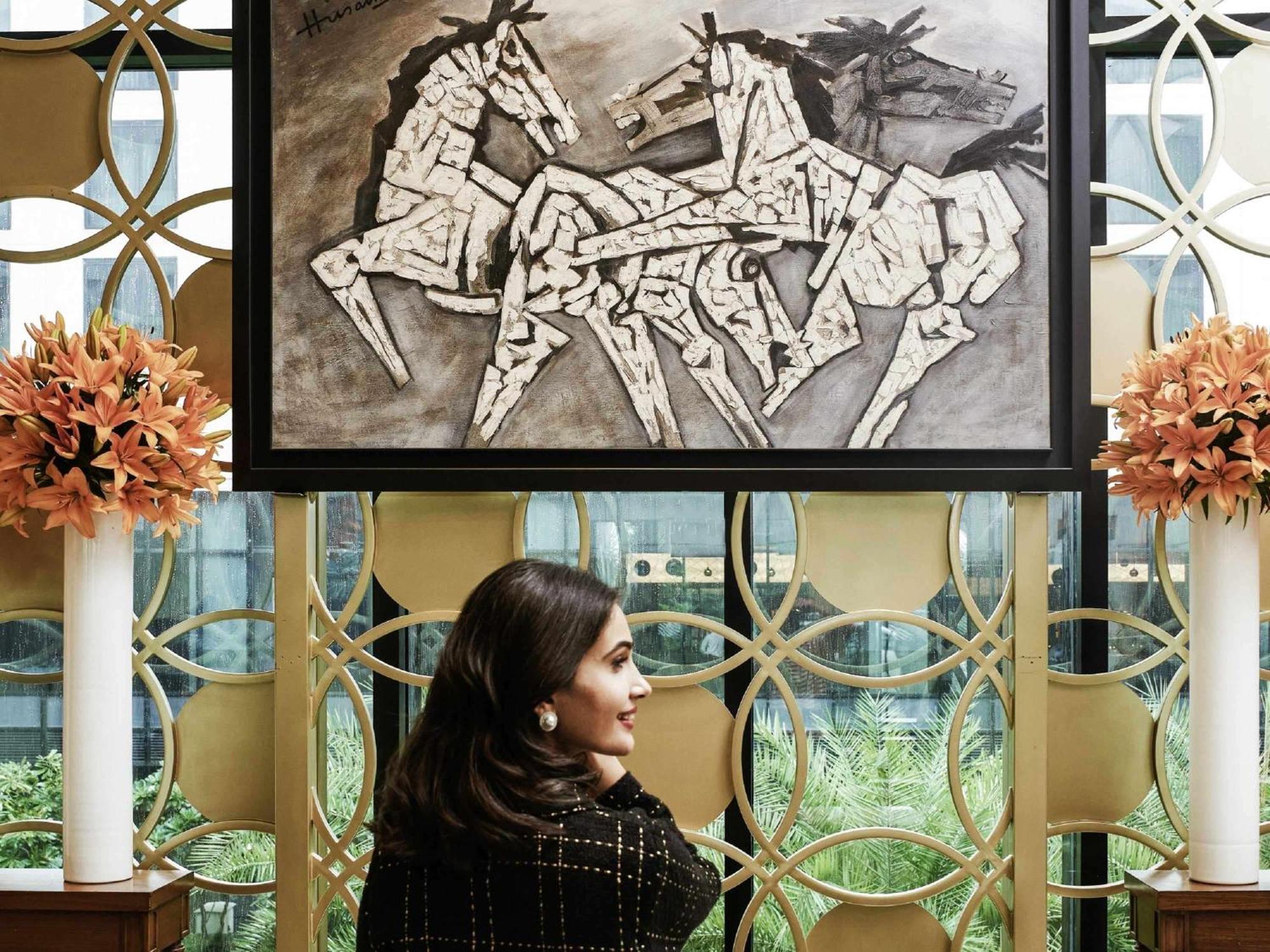 Pullman New Delhi Aerocity Exteriör bild The Artist