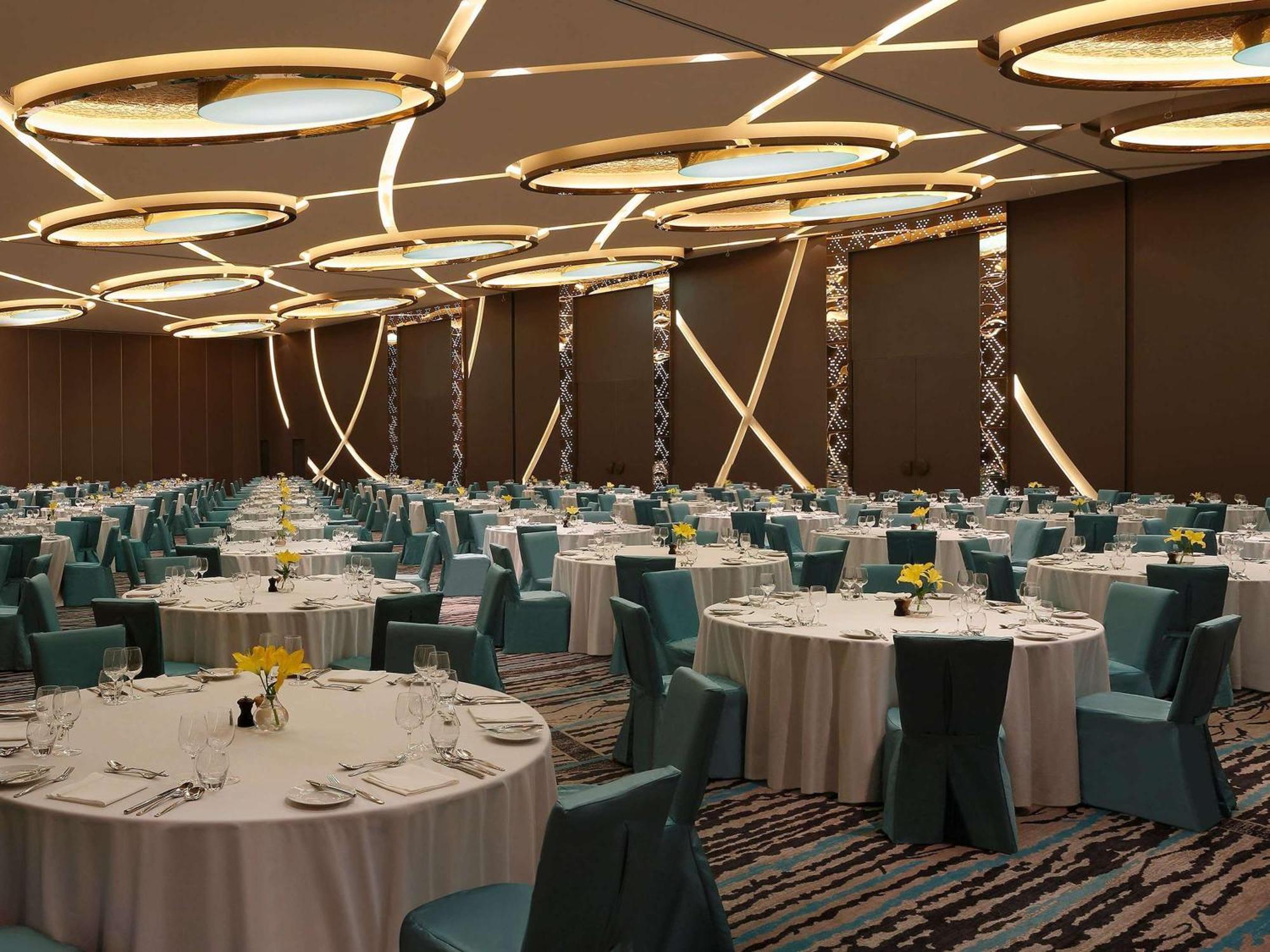 Pullman New Delhi Aerocity Exteriör bild The ballroom