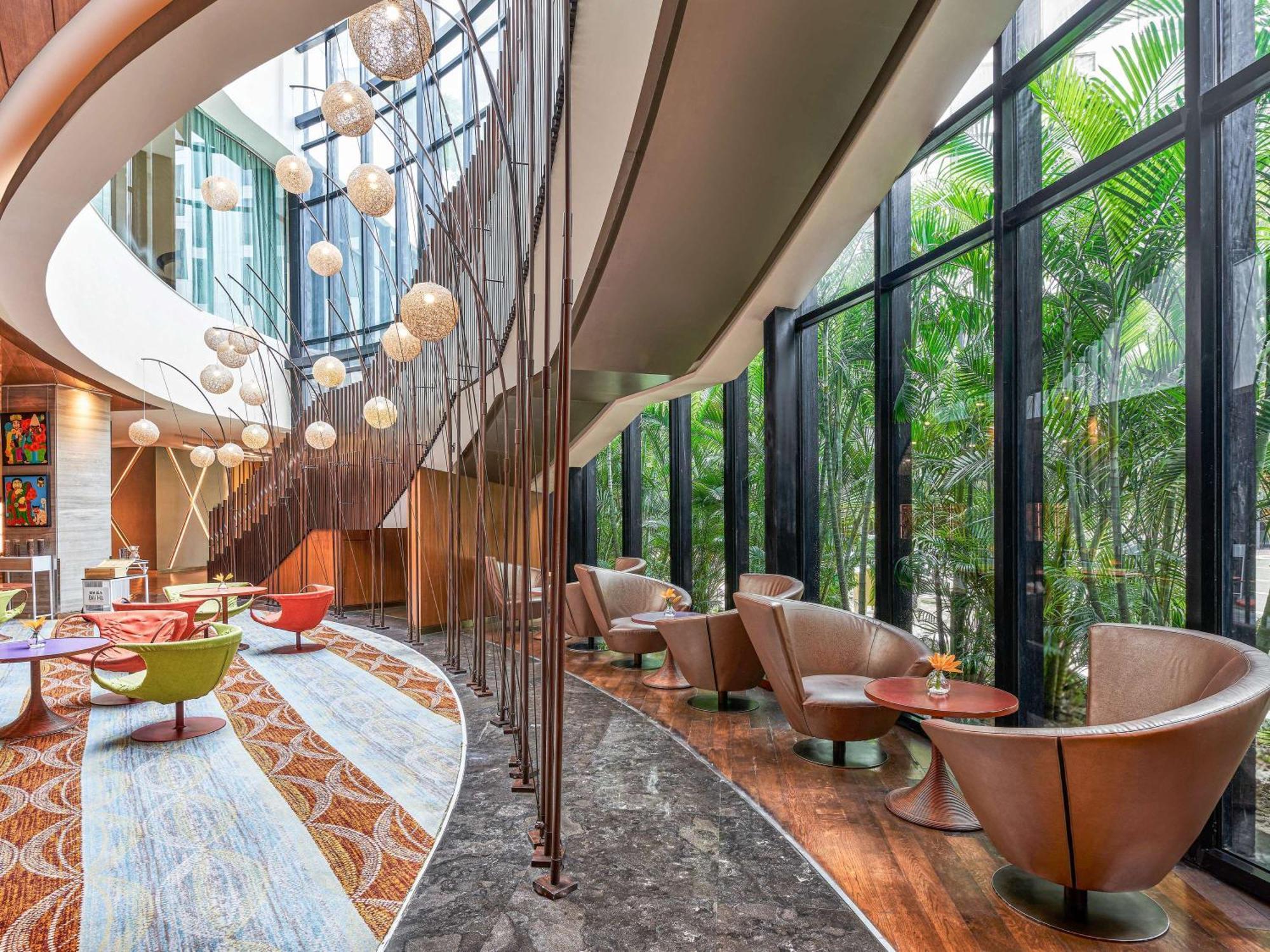 Pullman New Delhi Aerocity Exteriör bild The lobby
