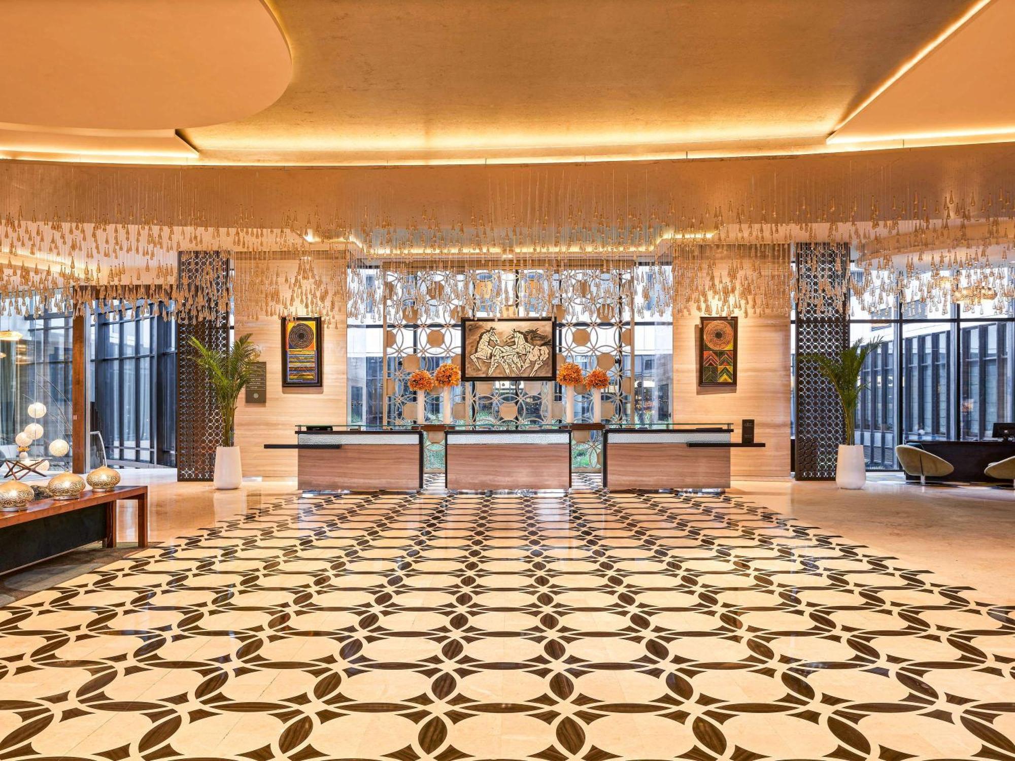 Pullman New Delhi Aerocity Exteriör bild The lobby of the hotel