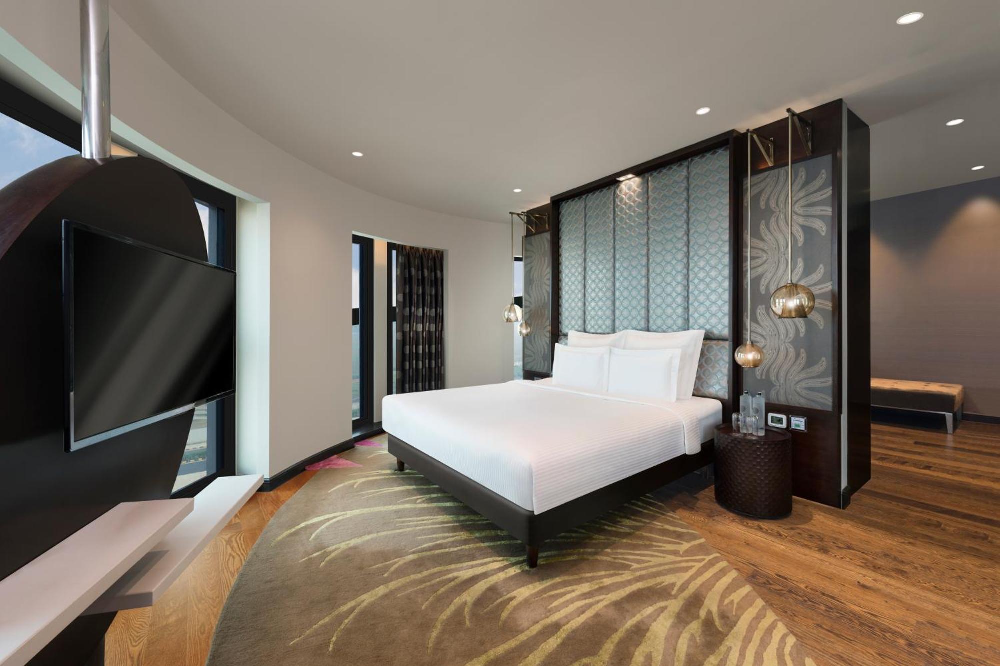 Pullman New Delhi Aerocity Exteriör bild Suite bedroom