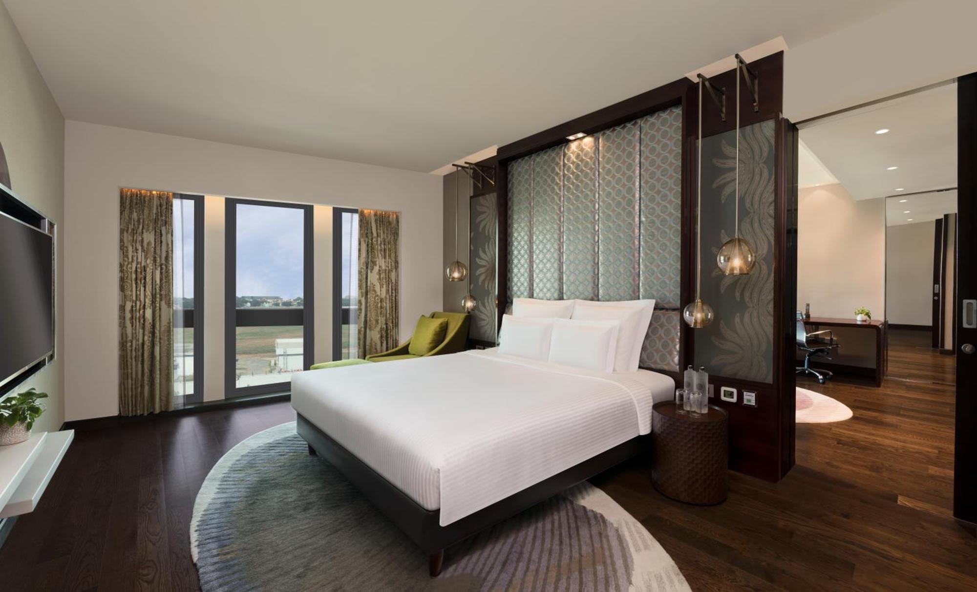 Pullman New Delhi Aerocity Exteriör bild A bedroom at the hotel