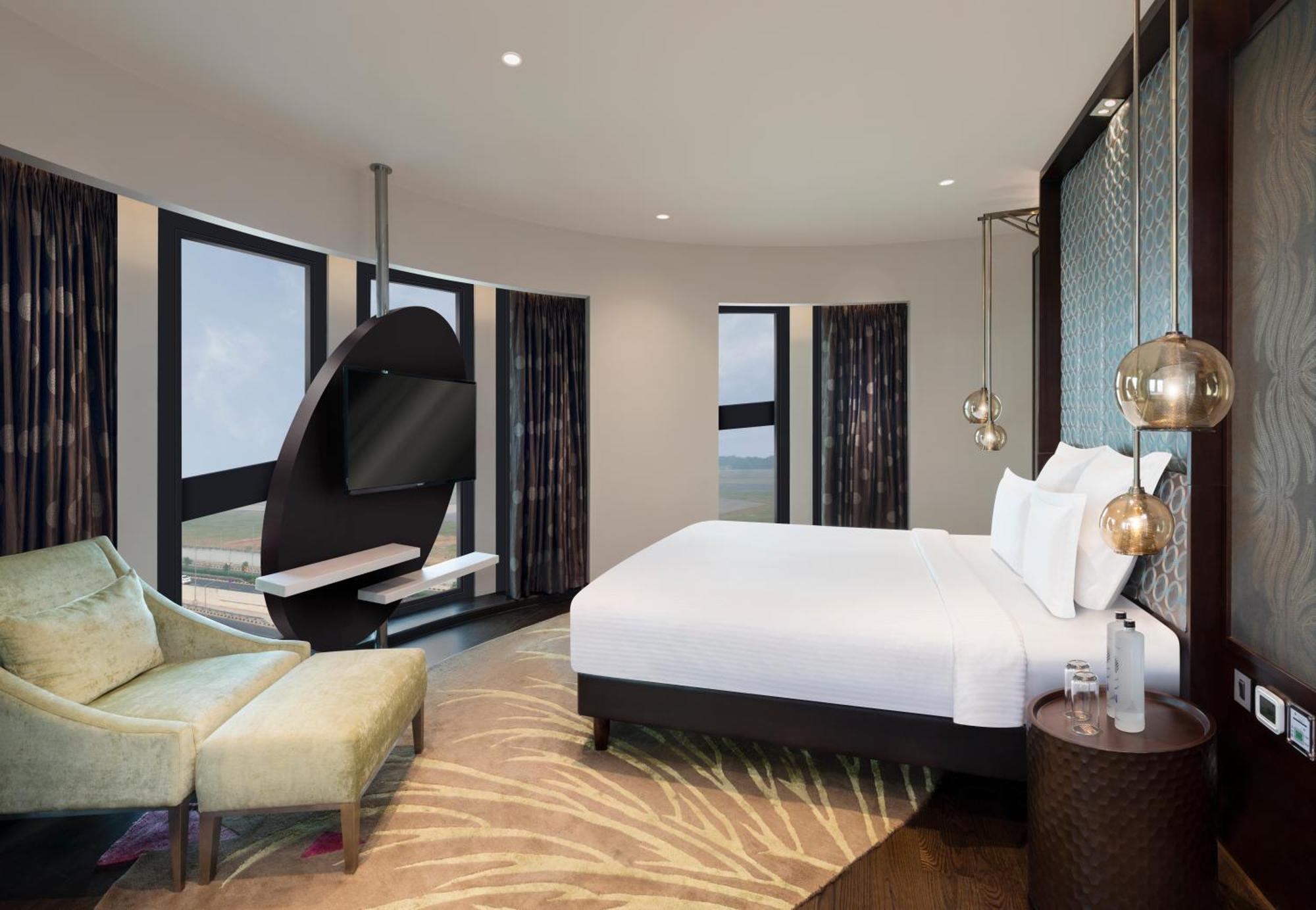 Pullman New Delhi Aerocity Exteriör bild Suite room at the hotel
